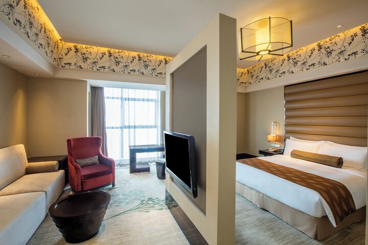 Room 10 of 100