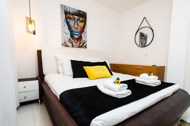 Room 2 of 315