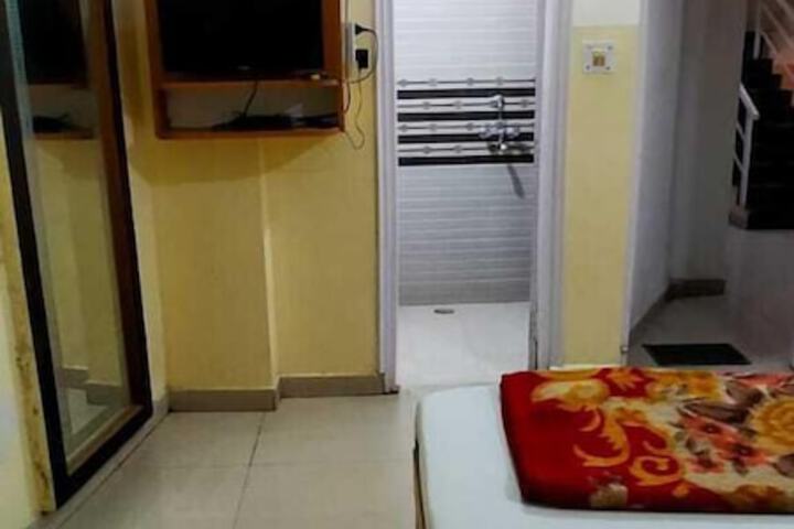 Room 7 of 13