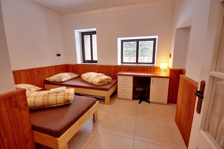 Room 2 of 27