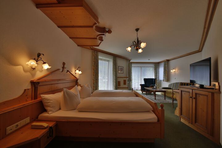 Room 8 of 50