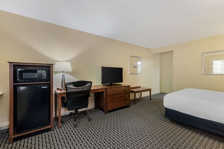 1 King Bed (11 of 24)