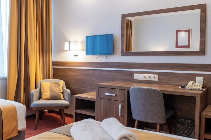 Room 10 of 44