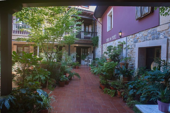 Hotel Exterior 49 of 55