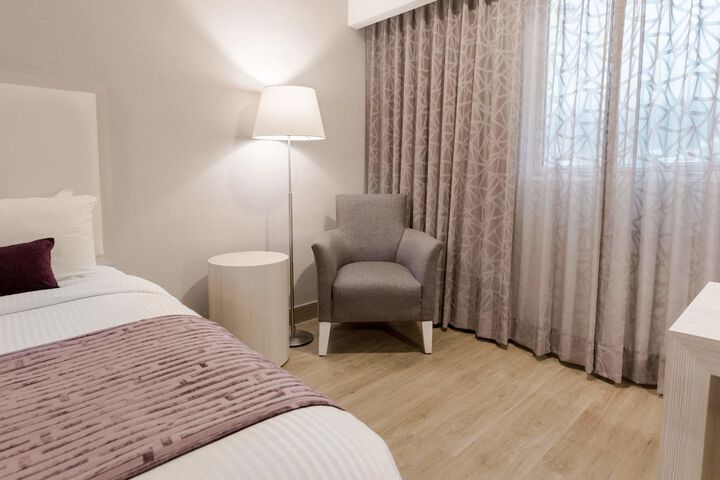 Room 10 of 31