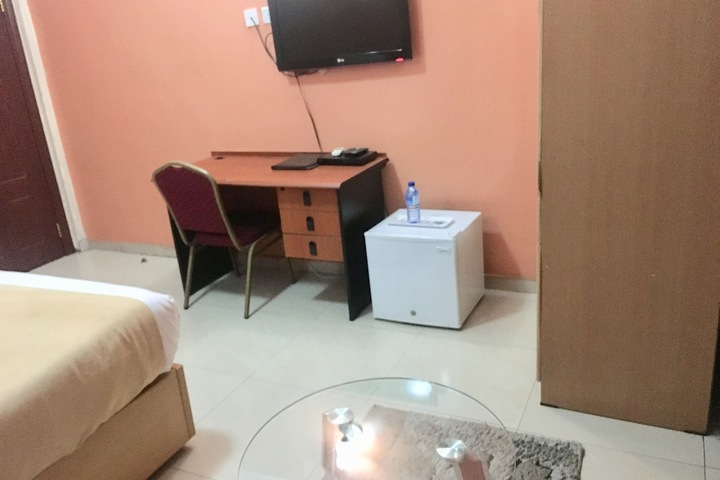 Room 8 of 13