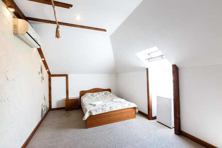 Room 5 of 15
