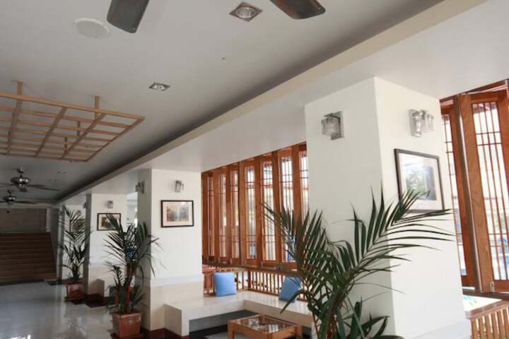 Entrance & Lobby
