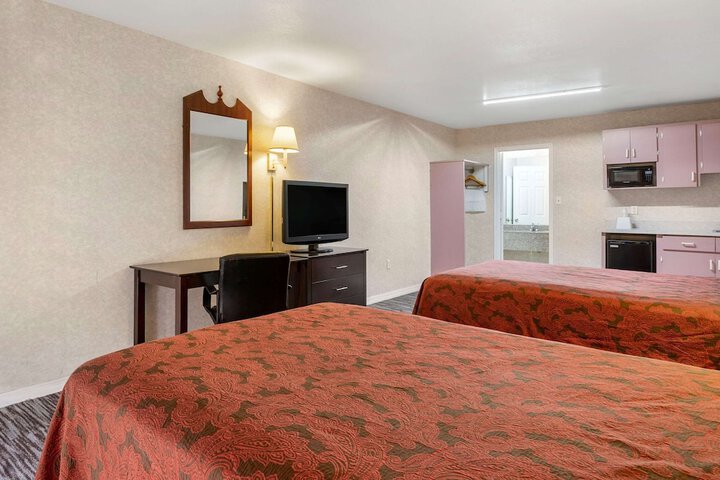 2 Double Beds (2 of 8)