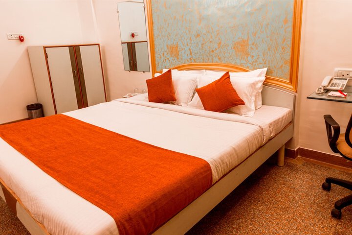 Room 10 of 22