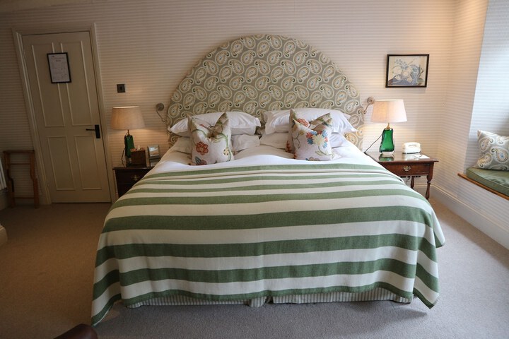 Room 28 of 62