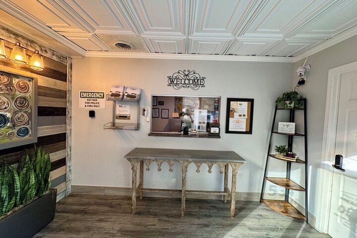 Check-in/check-out kiosk