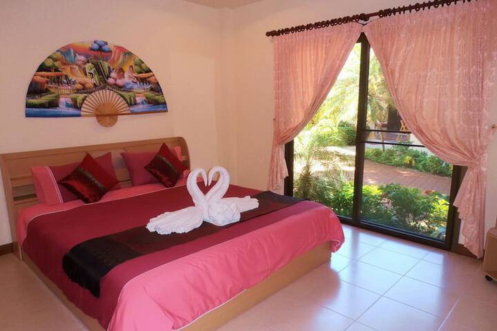 Room 4 of 91