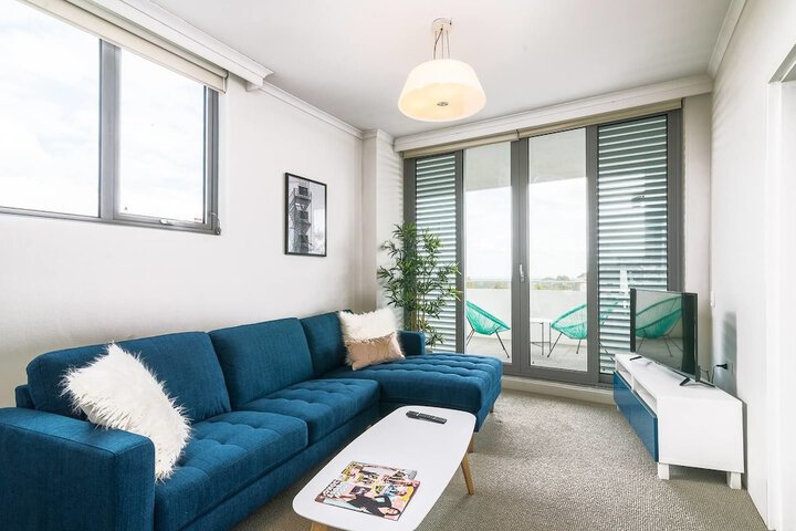 Conveniently located 2 BDR Chatswood Free Parking
