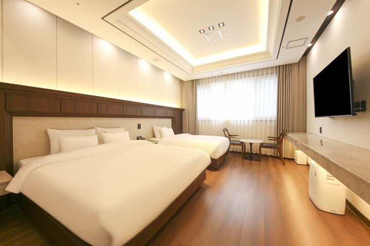 Room 38 of 77