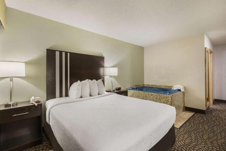 2 Double Beds Microwave and Refrigerator WiFi Full Breakfast (2 of 5)