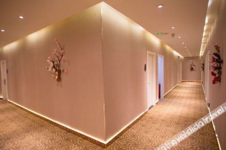 Hotel Interior 11 of 32