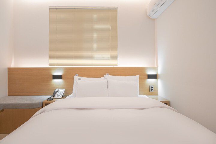 Room 15 of 116