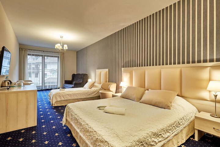 Room 12 of 36