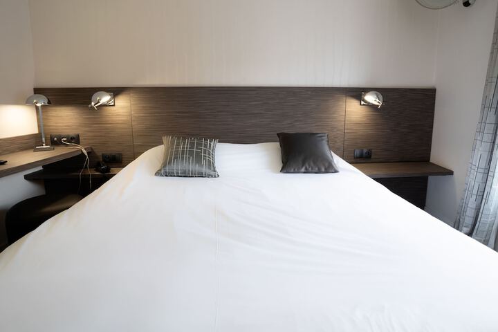 Room 12 of 38