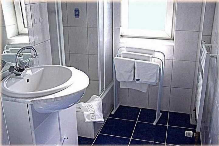 Room 13 of 18