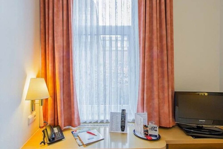 Room 16 of 49
