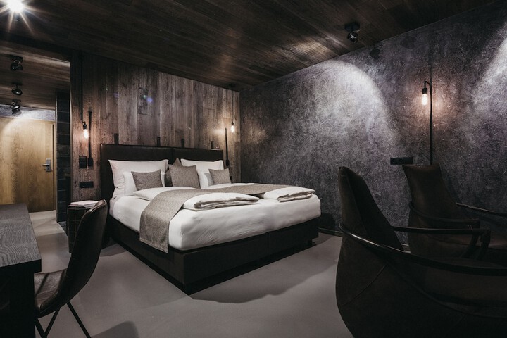Room 27 of 139