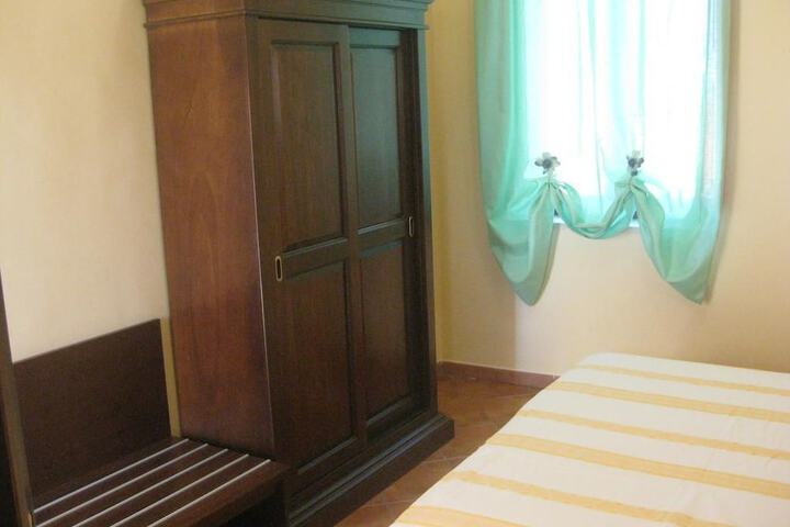 Room 7 of 11