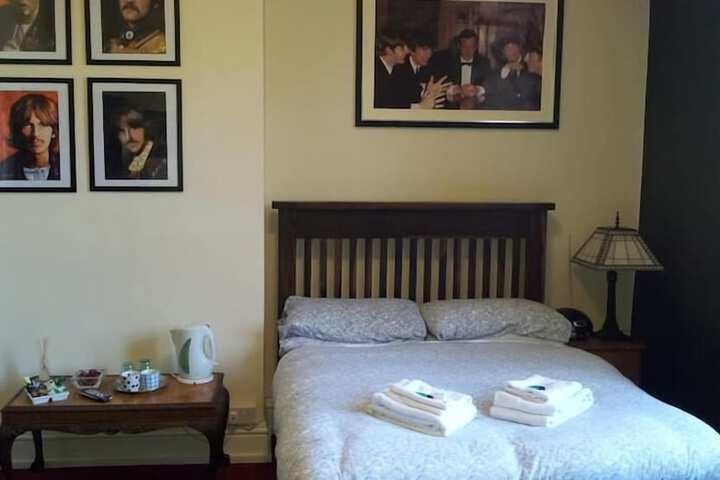 Room 6 of 17