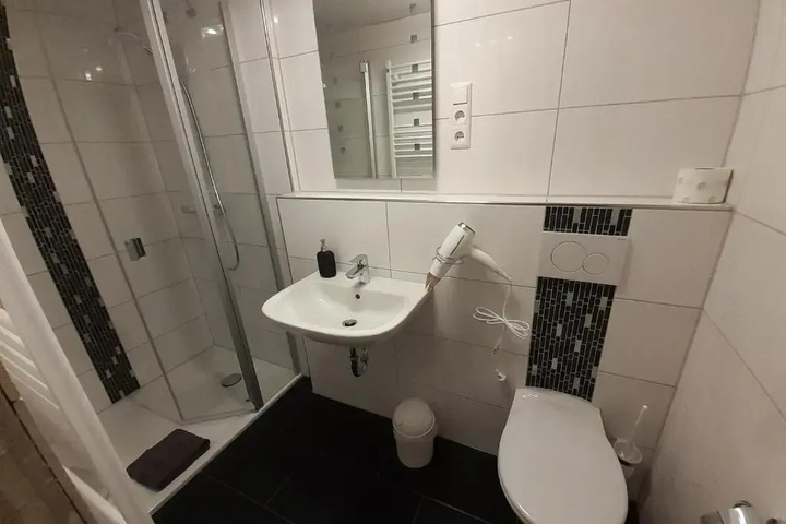 Room 5 of 7