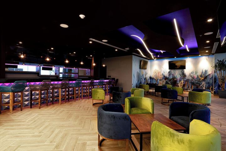 Lounge 62 of 69