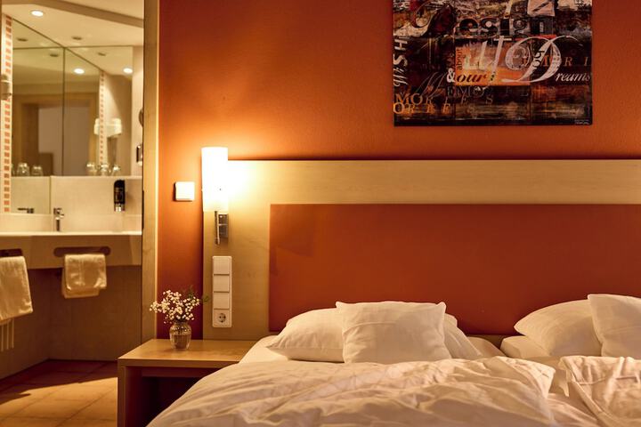 Room 16 of 48