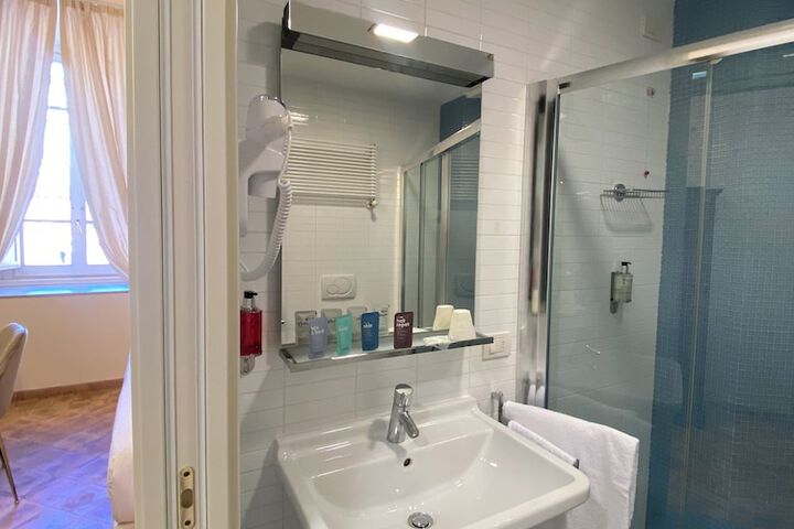 Room 122 of 180