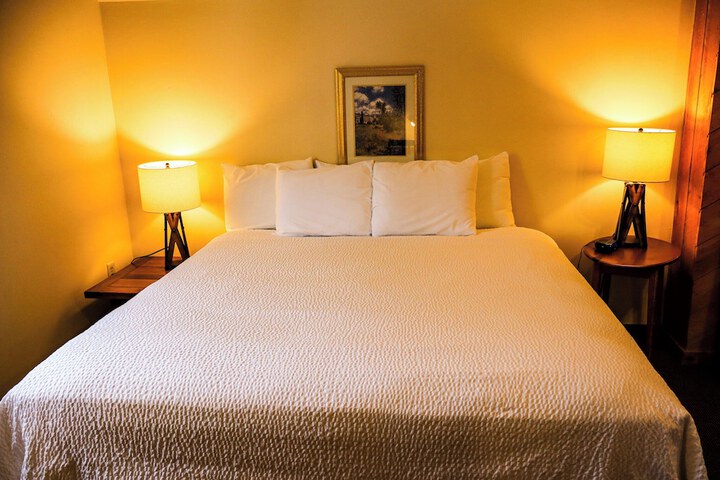 Room 28 of 69