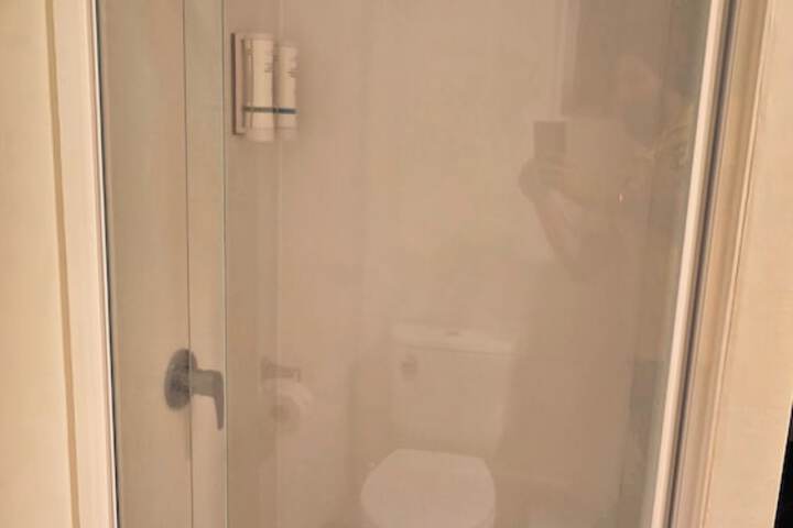 Room 118 of 175
