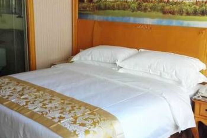 Room 4 of 10