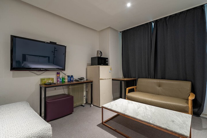 Room 47 of 82