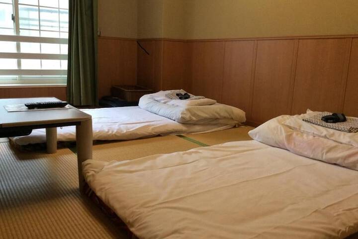 Room 13 of 22