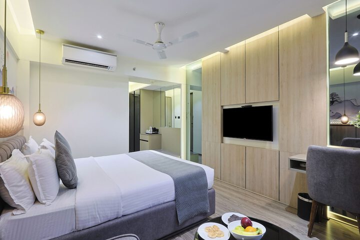 Room 33 of 48