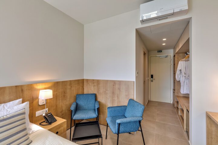 Room 17 of 115