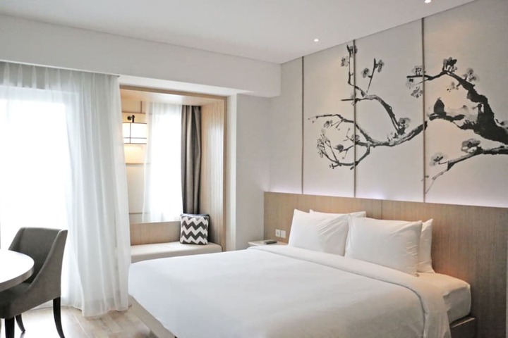 Room 10 of 42