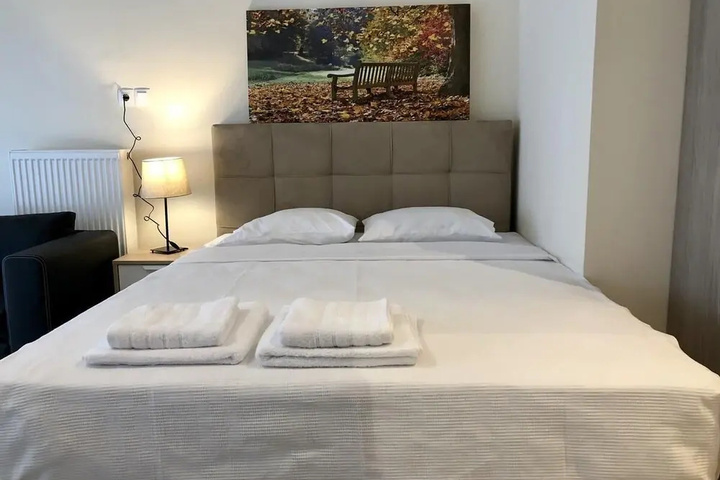 Room 8 of 16