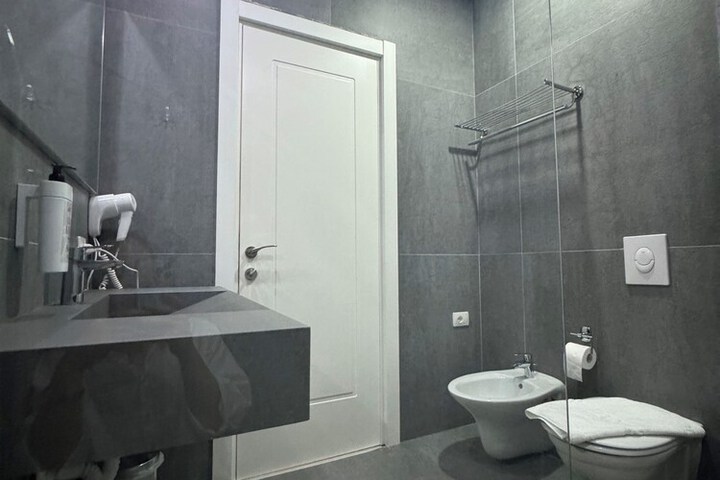 Room 150 of 191