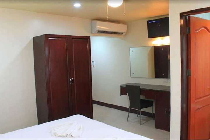 Room 18 of 65