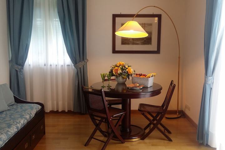 Room 2 of 27