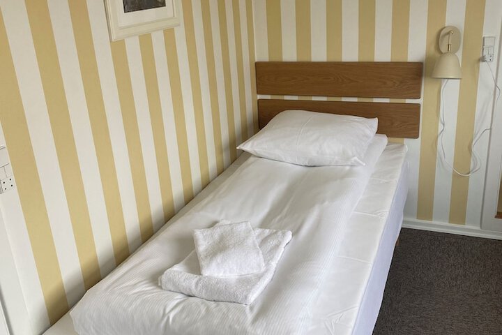 Room 6 of 46