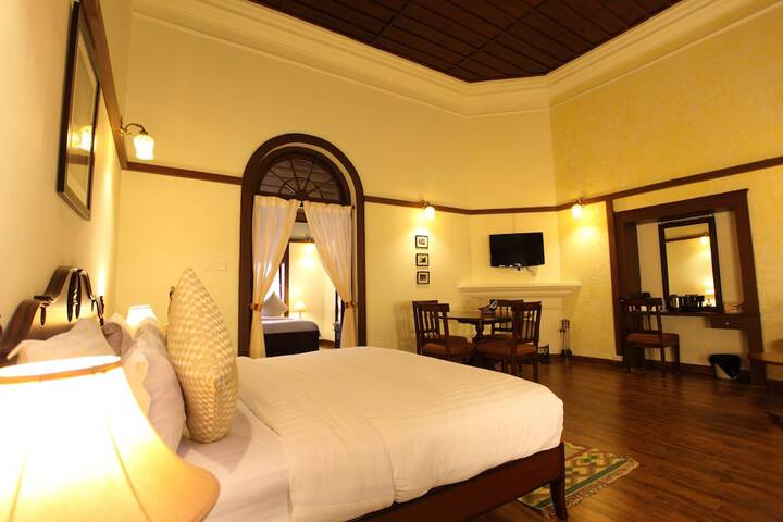 Room 4 of 20