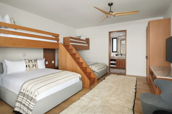 Room 33 of 138