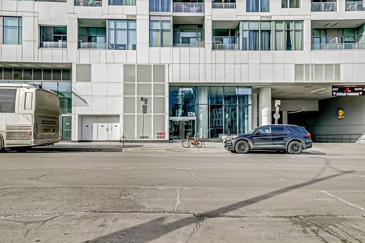 Minto - Modern Suite in King West Neighborhood