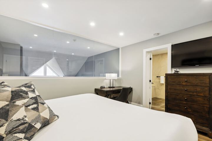 Room 185 of 402